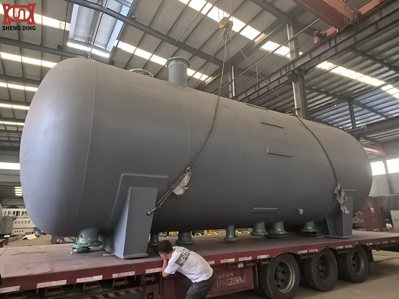Double-Layered Explosion-Proof Oil Storage Tanks Are Loaded and Shipped
